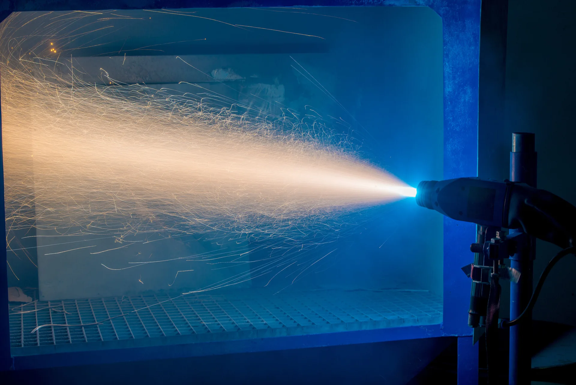 OSUCAS OC1 Spritzapparat – Funken beim Lichtbogenspritzen